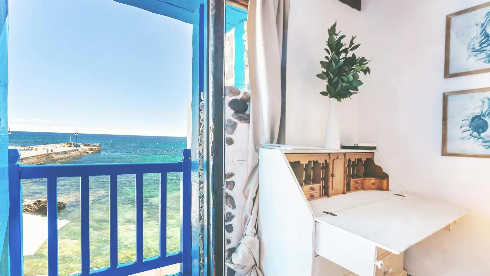 Eco Fisherman\'S Seafront Cottage - Fantastic Views - Private Courtyard location