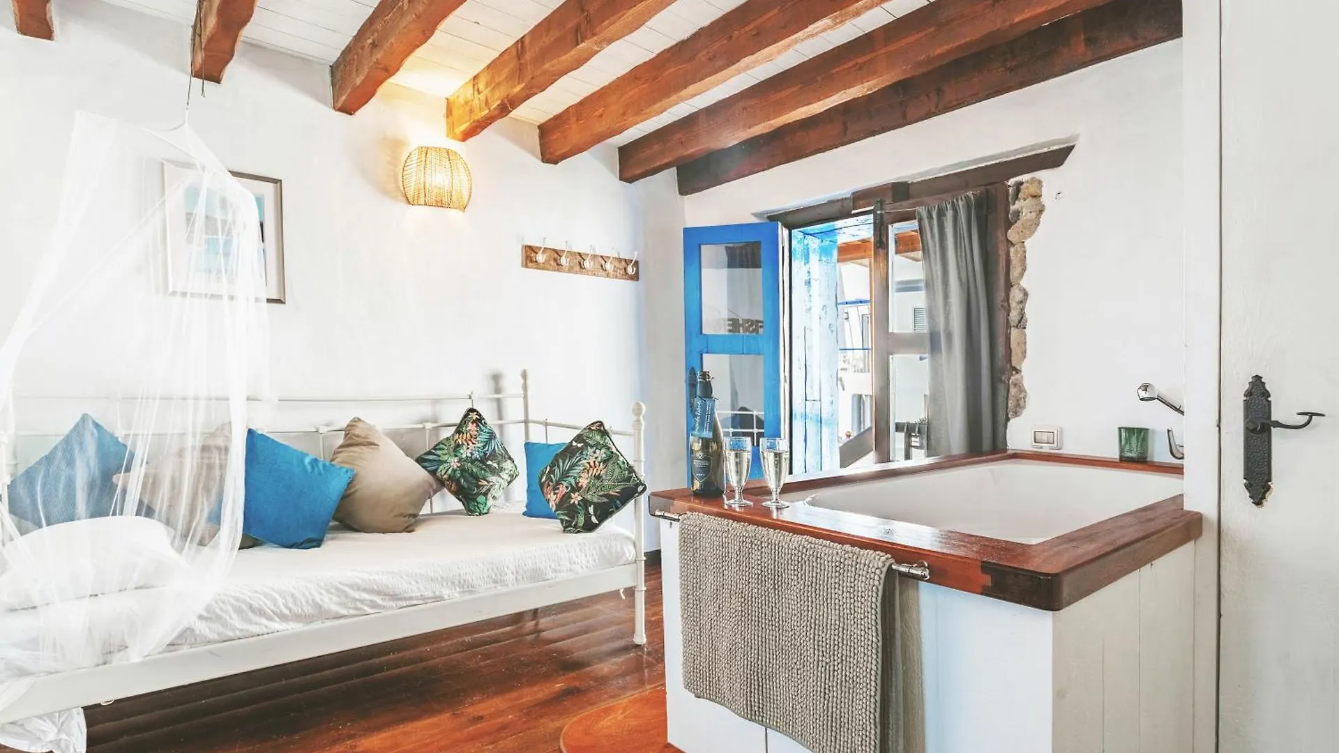 Holiday home Eco Fisherman'S Seafront Cottage - Fantastic Views - Private Courtyard Arrieta  Spain